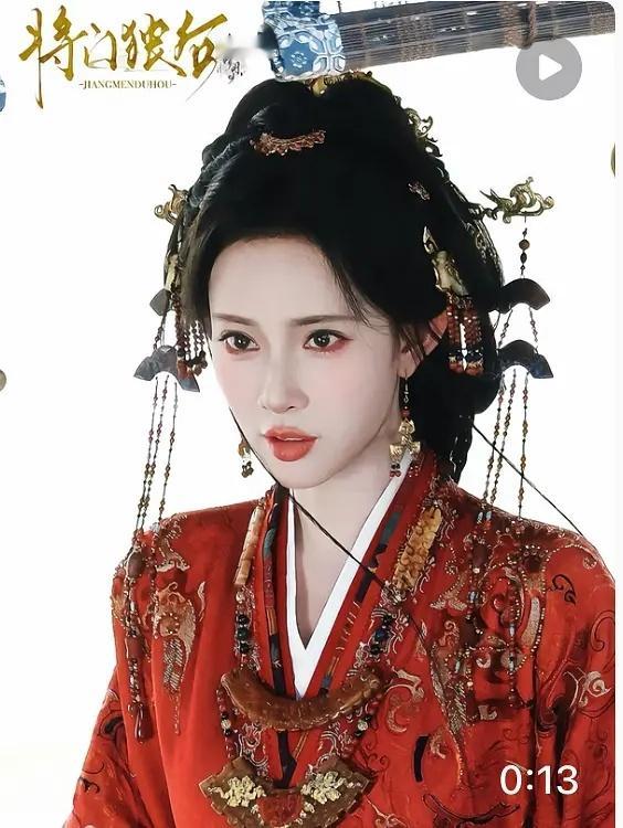 近期在拍剧女主妆造和状态，谁赢了？截取自粉丝发的图频 