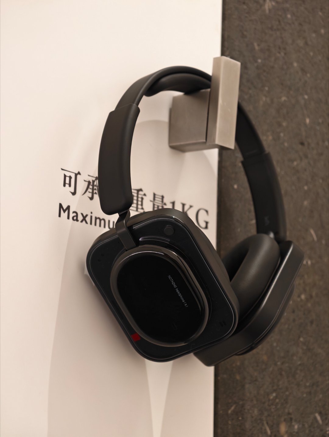 Nothing这个 Headphone(a)  设计真的是越看越喜欢，最近带着，