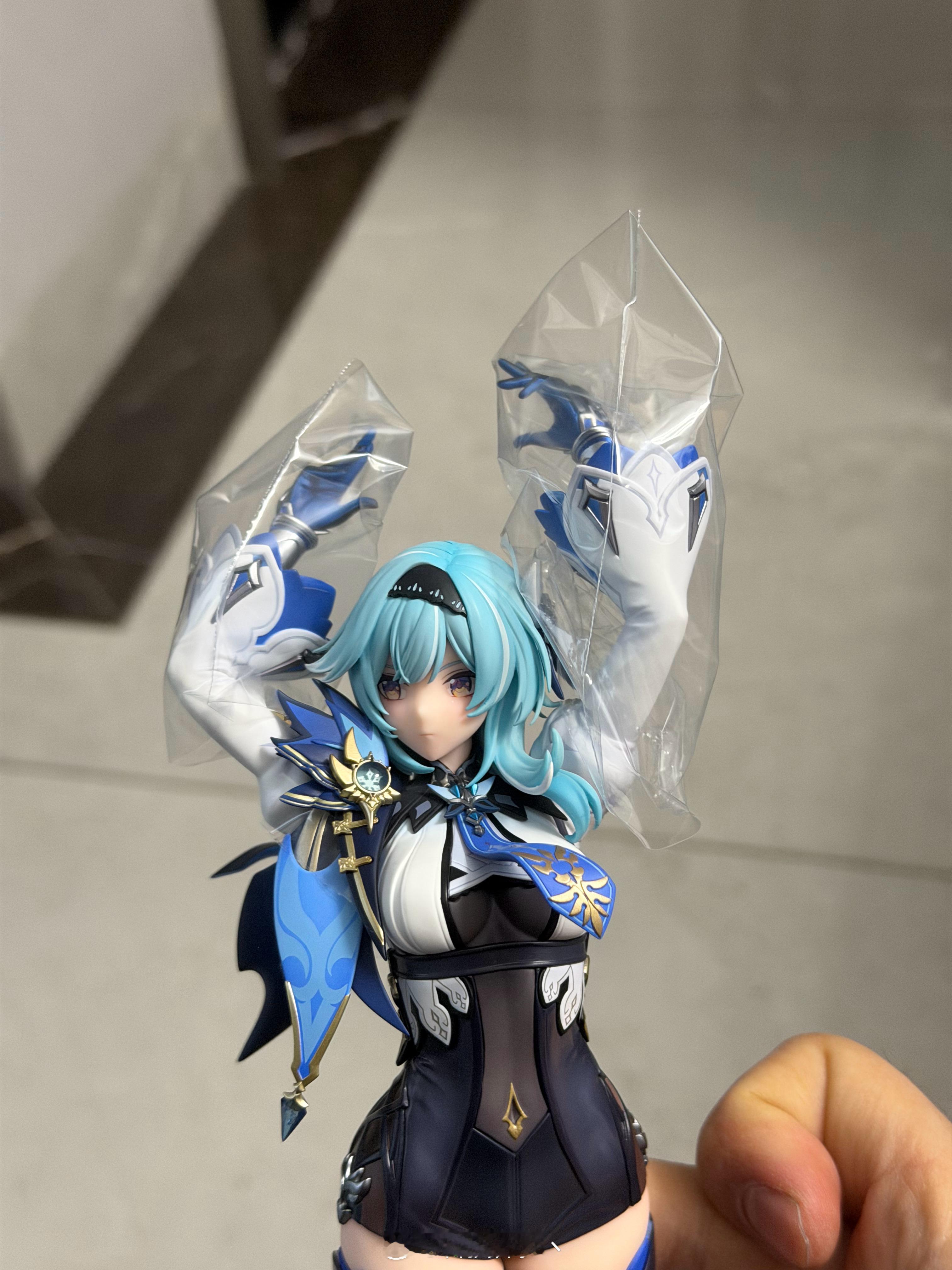 贵的优菈手办质感就是不一样可惜桌子上没地方放，想换张大桌子，旧桌子又没地方处理原