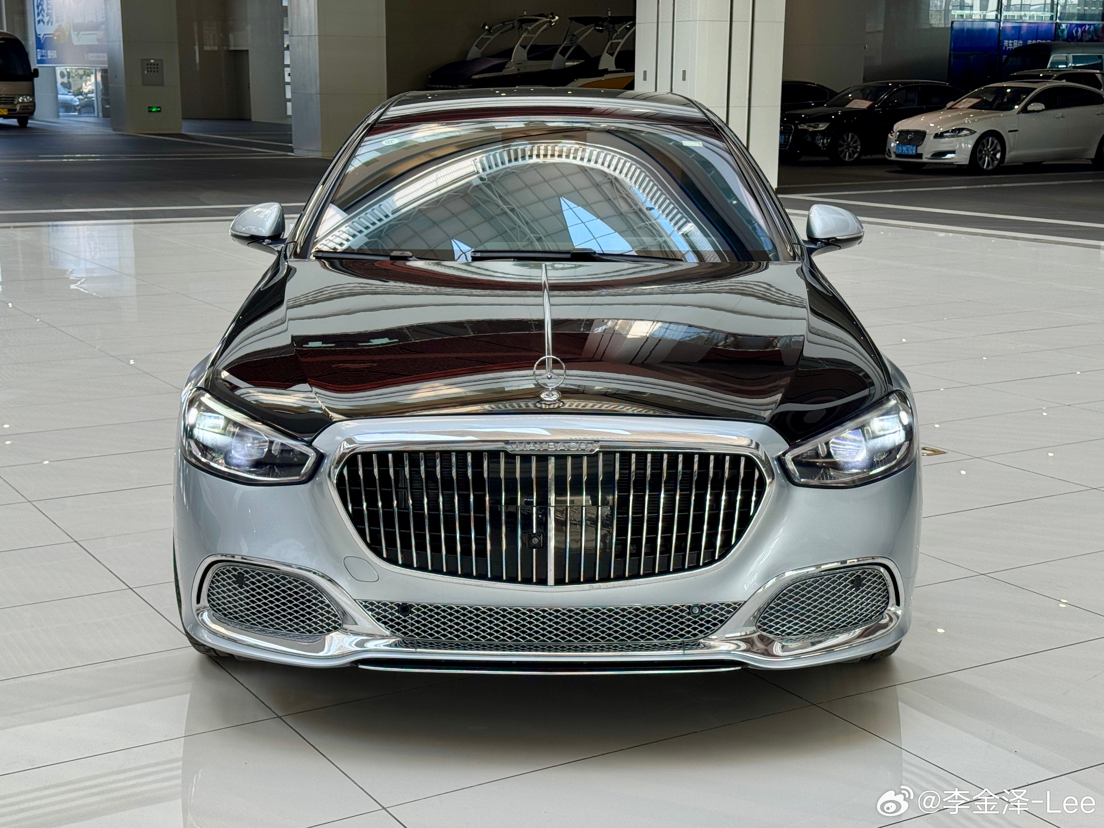 W223奔驰s500普尔曼5.98米四座加长版黑银双拼/棕 全包价仅需350万 