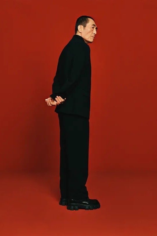 张艺谋电影惊蛰无声定档春节 张艺谋四战春节档，75岁正是闯的时候👑狙击手  2