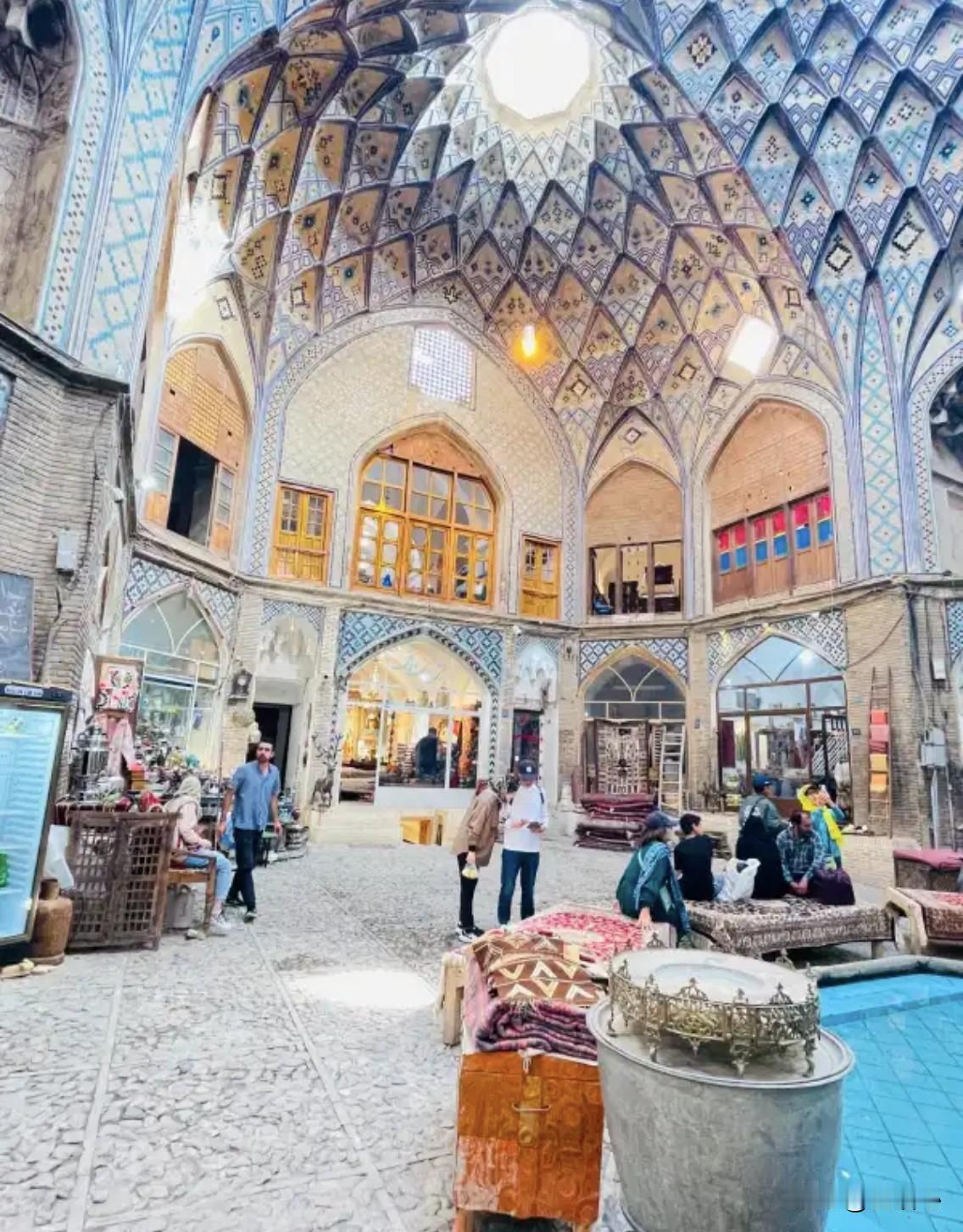 伊朗的社会福利颇为不错，我们经常去德黑兰的大巴扎市场.购物，因为有政府补贴，所以