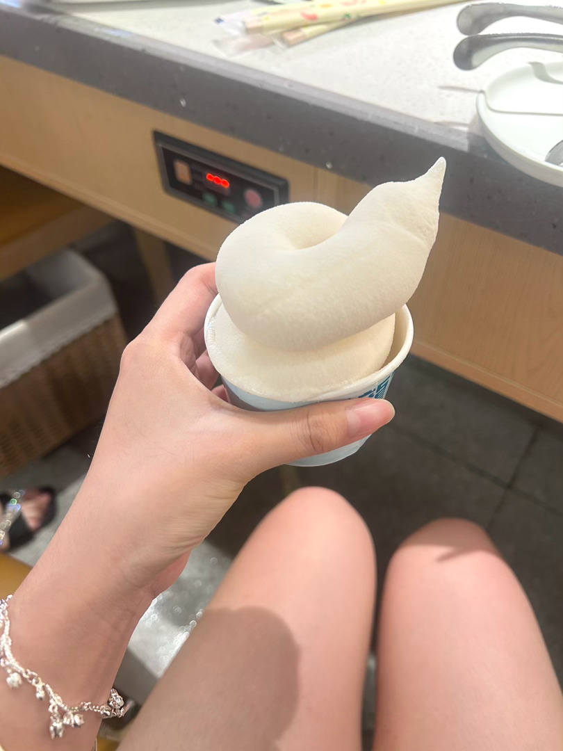 呃。我闺蜜打了坨大粑粑。 