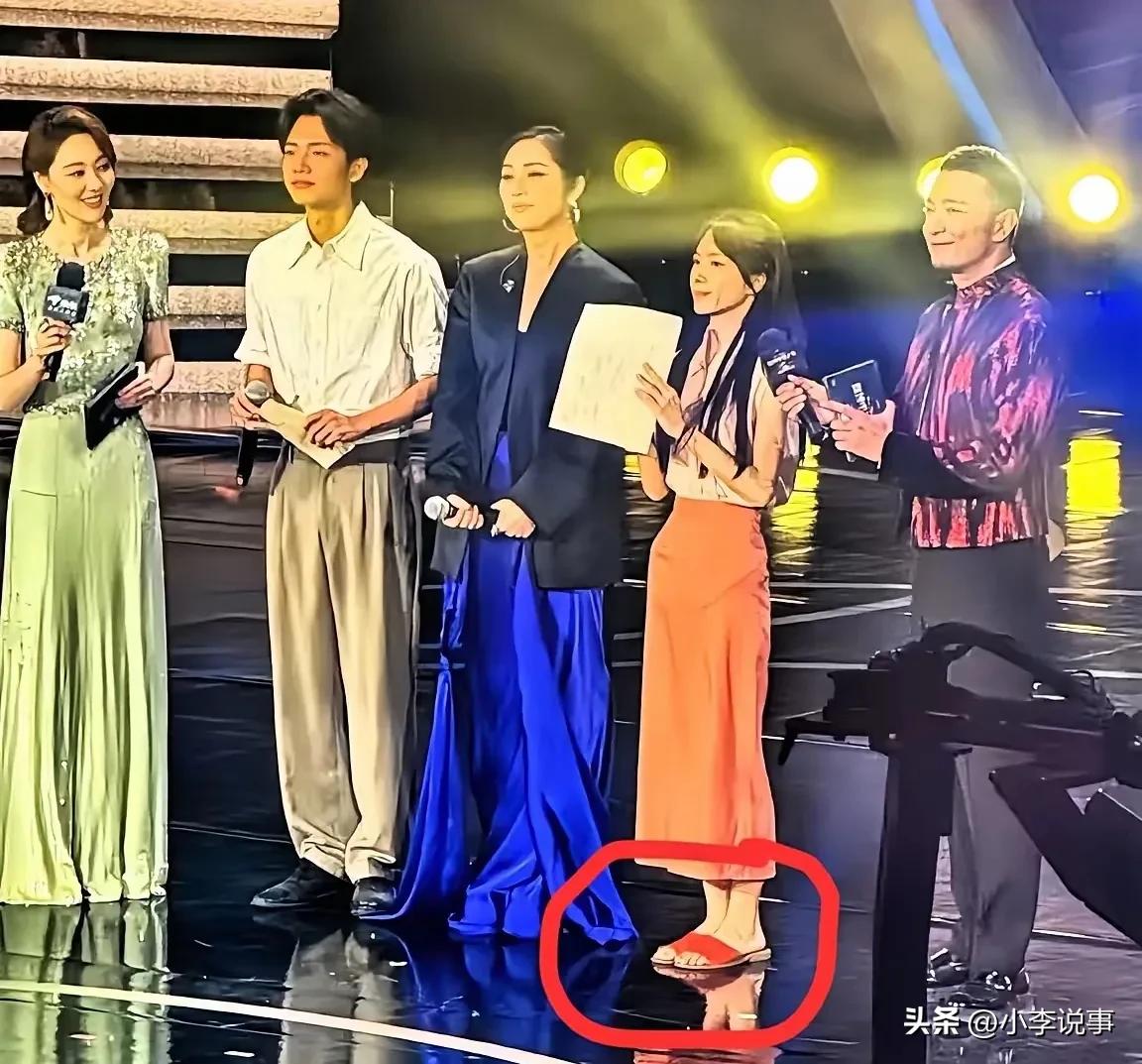 我实在有点看不懂圈内不少人的红毯思路，李思潼这次在微博电影之夜的亮相，和旁人反差