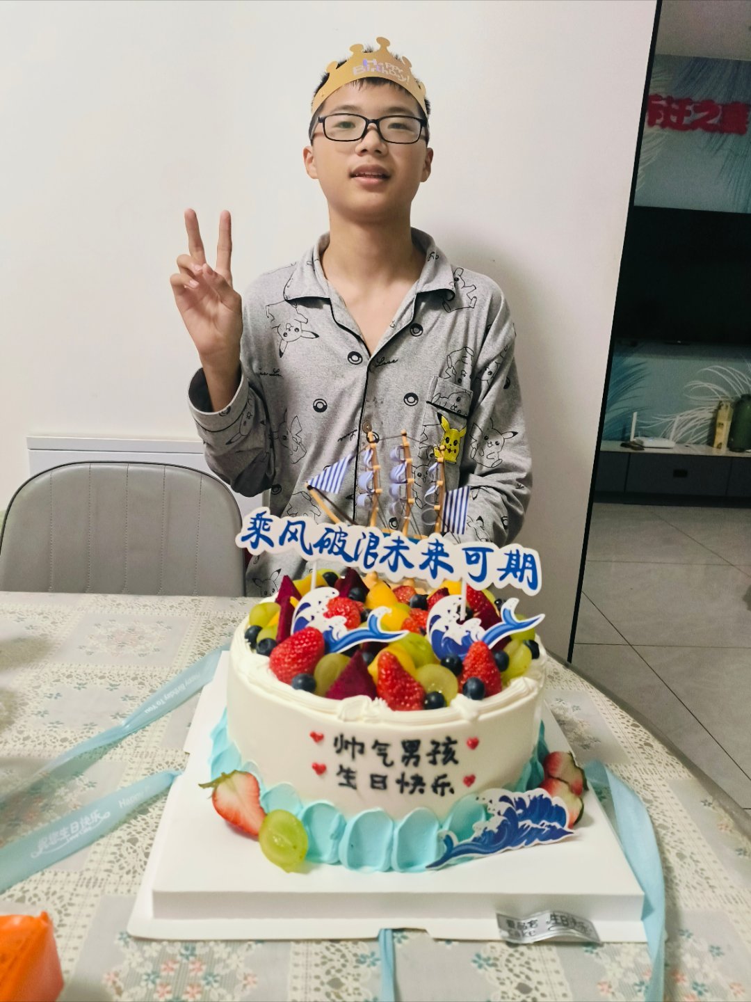 我家的大男孩，又长一岁，十六岁生日快乐！（现在175的身高，愿你的成绩和身高一样