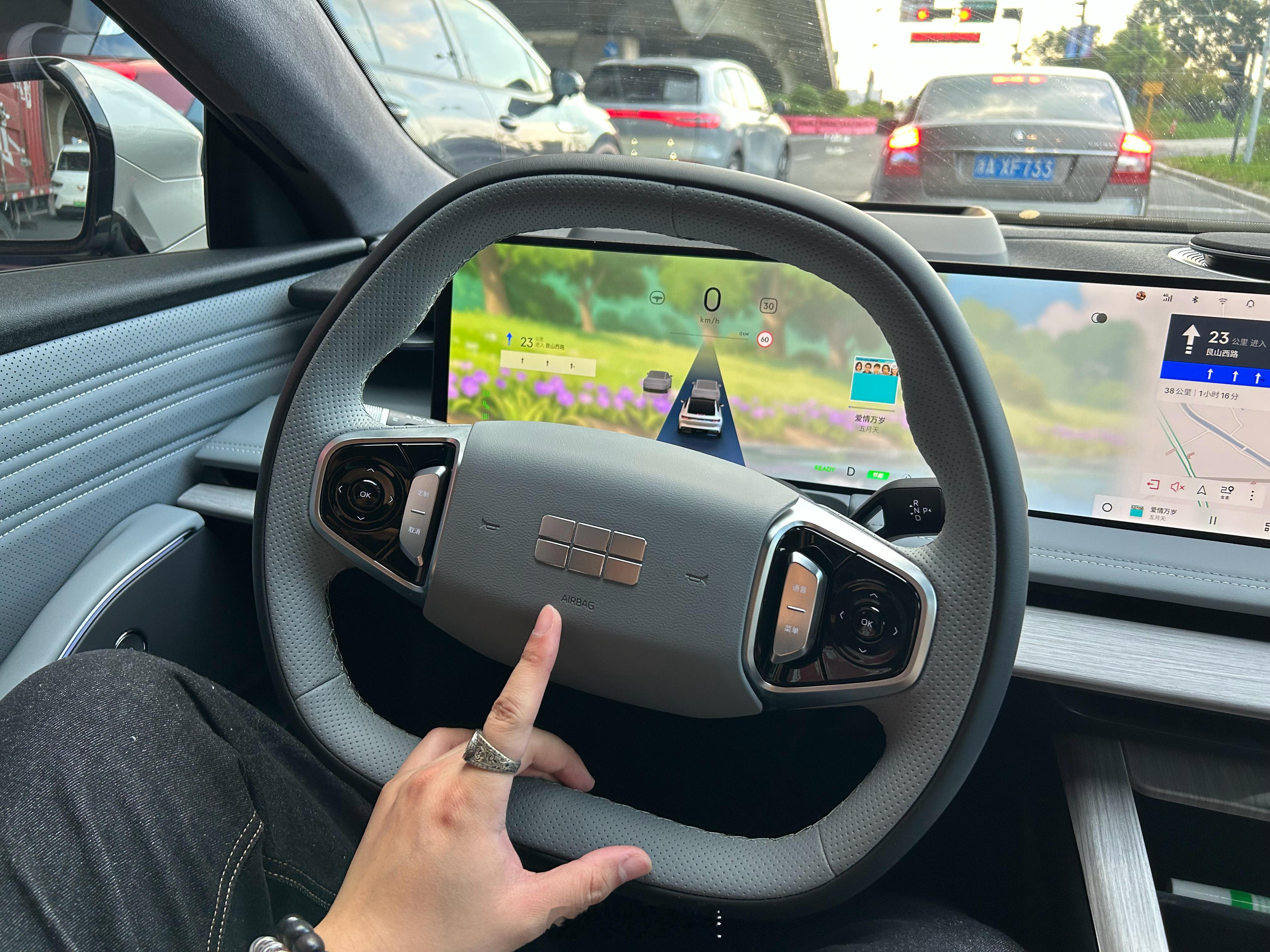 整个人就是特种兵，昨天晚上半夜从成都回杭州，早上起来之后写了一篇文章，发了两条视
