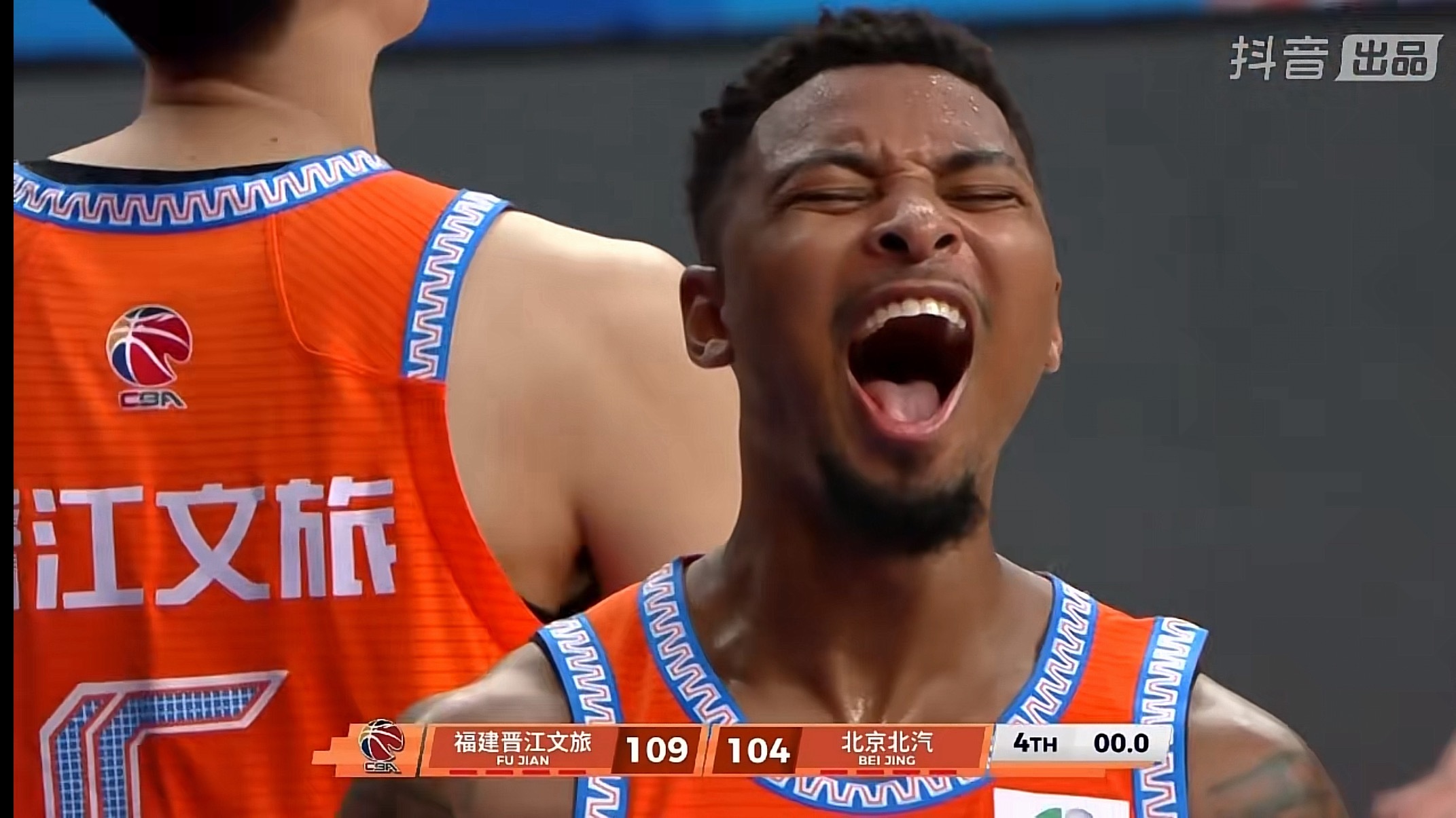 值得一提的是，福建主场逆战北京。皮特森邹阳合砍63分，最后点球时间，他们底线球也