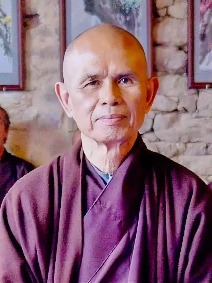 一行禅师：“如果你能把自己照顾好，你就能帮助所有的人。你不再是世界的痛苦之源，你