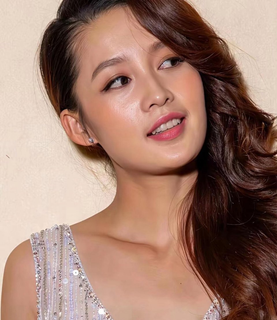 李沁素颜生图真的太能打了，原生脸干净漂亮不需要美颜 