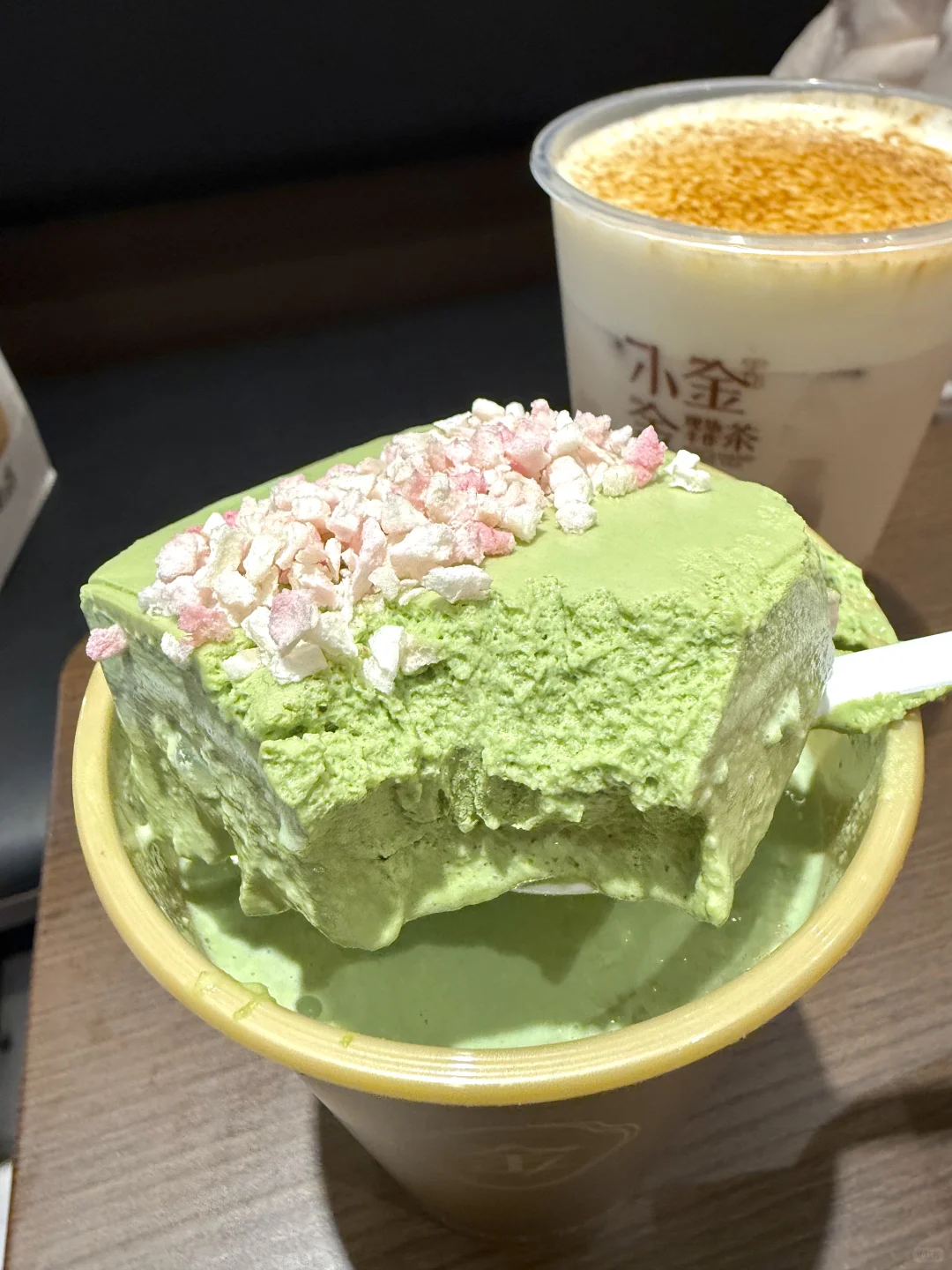 杭州西湖边新开的！抹茶小方！好好喝😭