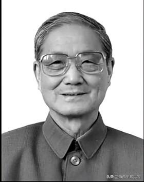 他60岁任甘肃省省委第一书记，主政期间，多方筹措大批救济粮，帮助数百万群众渡过饥