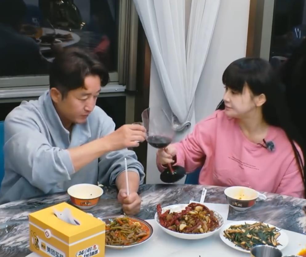 邹市明说冉莹颖既要又要还要冉莹颖邹市明这段看窒息了 “拳王”邹市明在综艺中为老婆