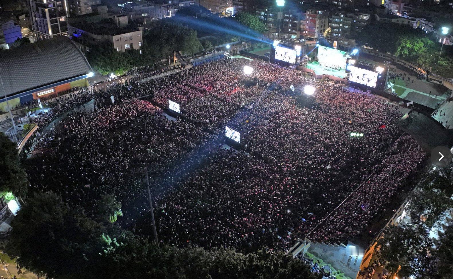 台湾最后一次大选的投票前夜，蓝绿白在台北都搞了大场面，据说每一个支持现场都超过2