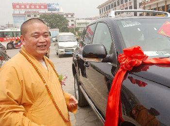以后，建议大家到寺庙，都收起你们的圣母心——你投进“功德箱”的银子，不是用作什么