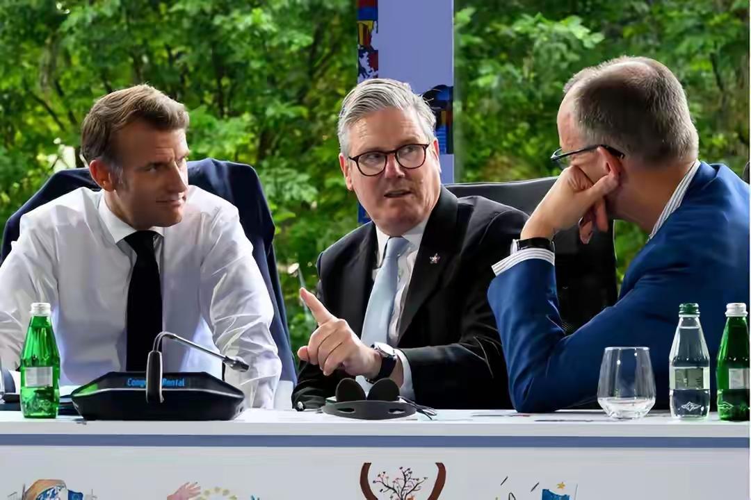 独家突发！德西接连拒援，特朗普铤而走险，竟找“恐怖分子”开辟第二战场！
 
国际