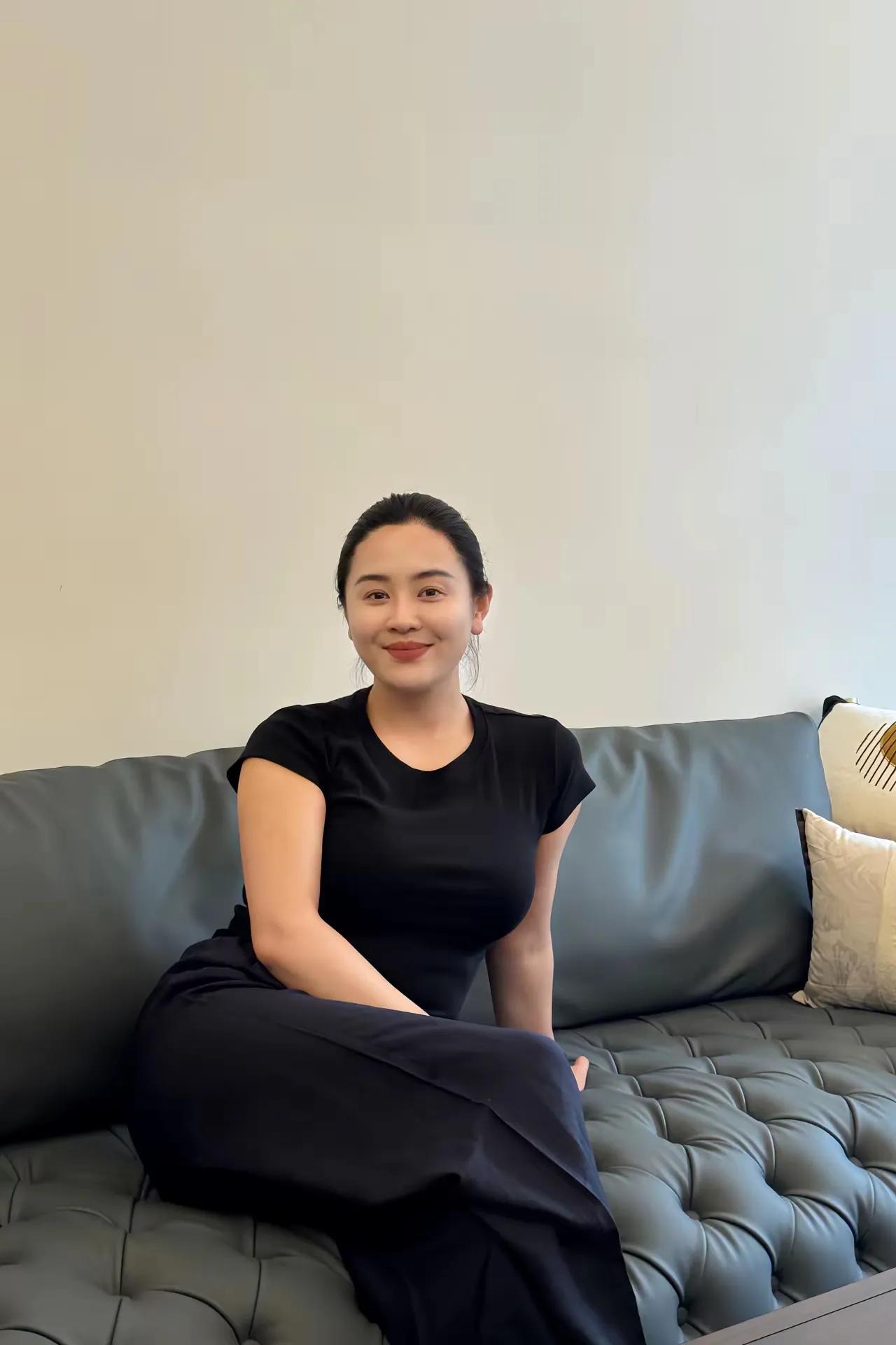 酒窝：上帝吻过脸颊的勋章
 

酒窝之为美，恰似古籍中「靥辅承权」的千年注脚——