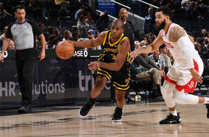 不止15+6+12！5画面详尽解析，保罗给火箭4大新星“上课”
克里斯-保罗在对