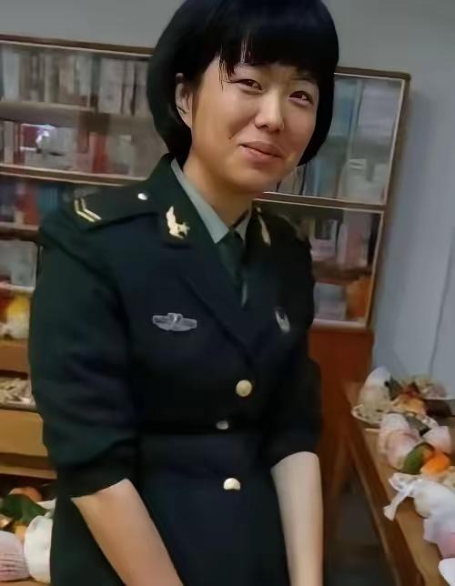 太委屈了！云南丽江退伍女兵唐雪，深夜遭1米9醉酒大汉持刀砸门反杀，沉冤终得雪
 