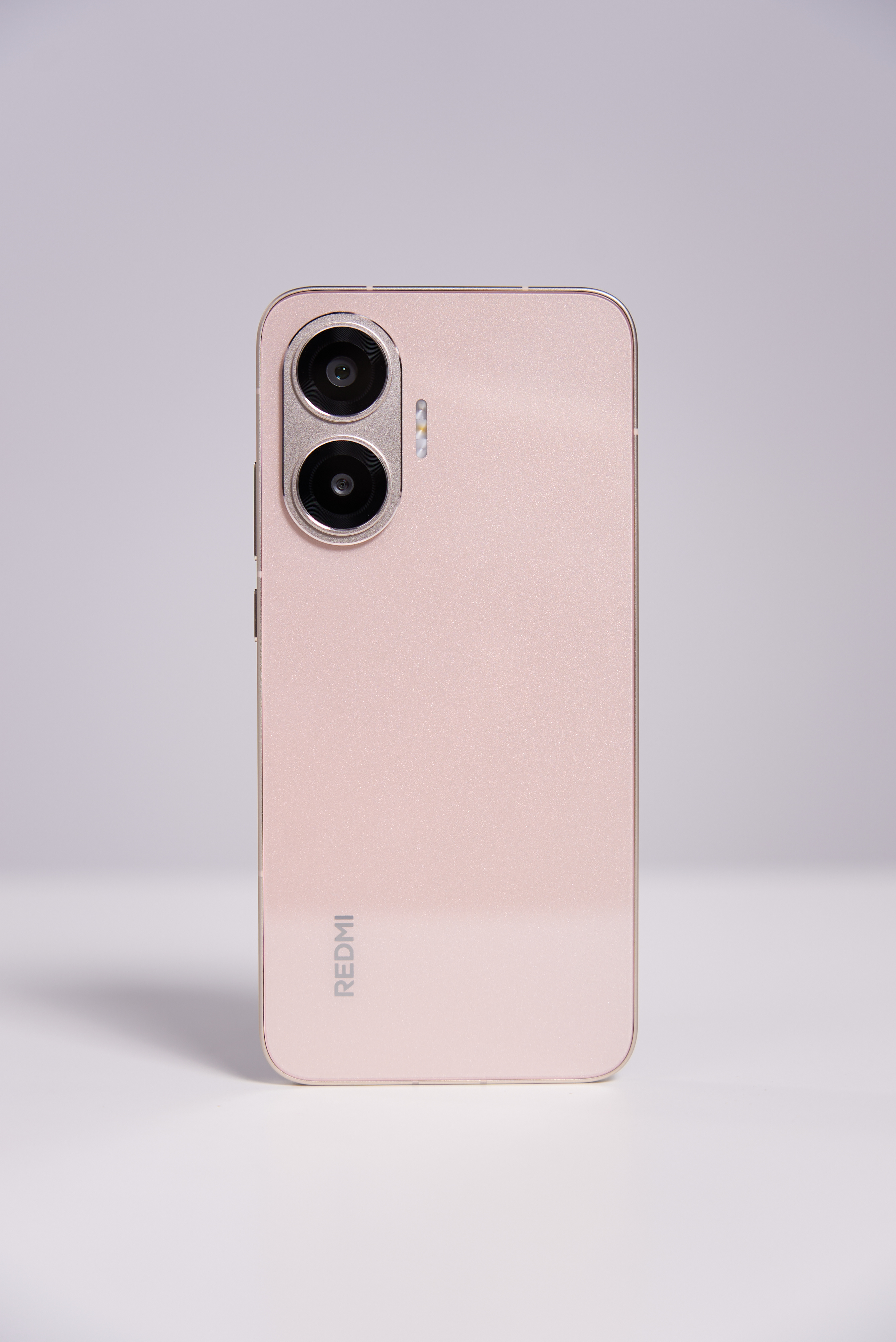 我们拿到了 REDMI Turbo 4 Pro 全新的粉金配色[哆啦A梦花心][