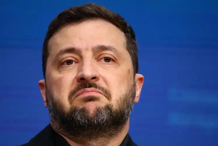 就在刚刚！
 
乌克兰全黑了！核打击前最后警告，俄军发射13枚“全球禁止”导弹！