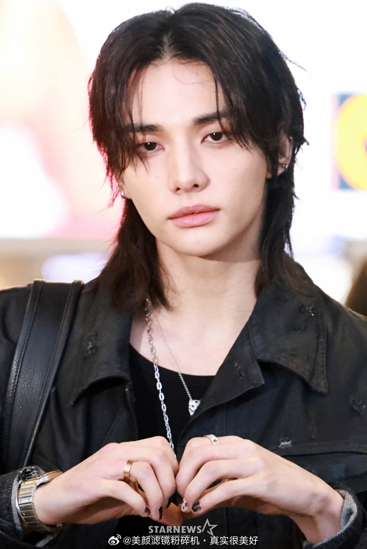 黄铉辰今日机场新闻图 