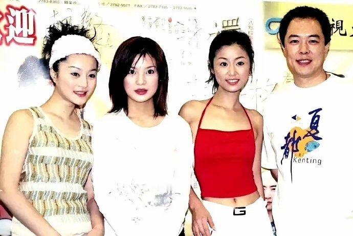 27年前《还珠格格》宣传照 穿着最土的衣服，还是挡不住美貌的袭来 ​​​