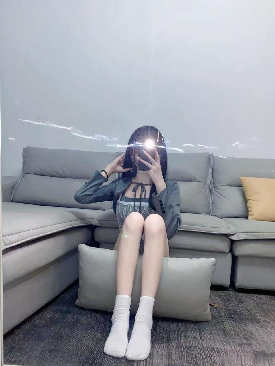 颜值[超话]  被爱真的好难！ 