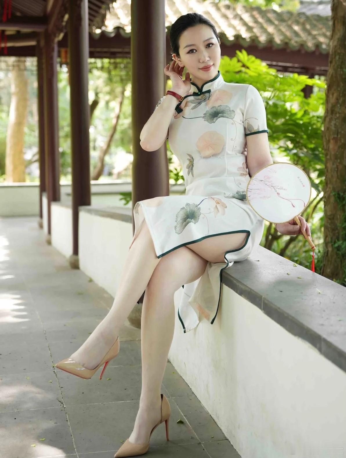 江南旗袍迷人美腿 ​​​