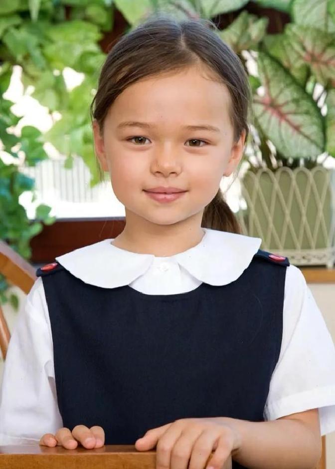 眼下豪门继承人的“职业规划”，和以前真不是一回事。Grace才24岁，却直接坐上