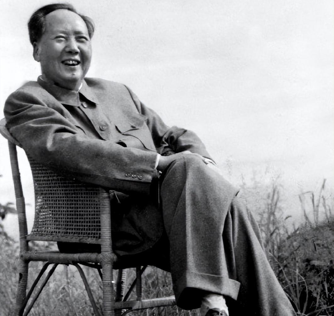 毛主席逝世后，李银桥和夫人多次看望李讷，叮嘱她要铭记主席恩情，不辜负毛主席的期望