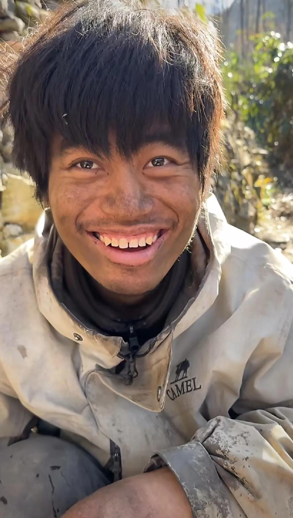 七星山荒野求生挑战赛：百亿流量背后的时代镜像
张家界七星山荒野求生挑战赛以超15