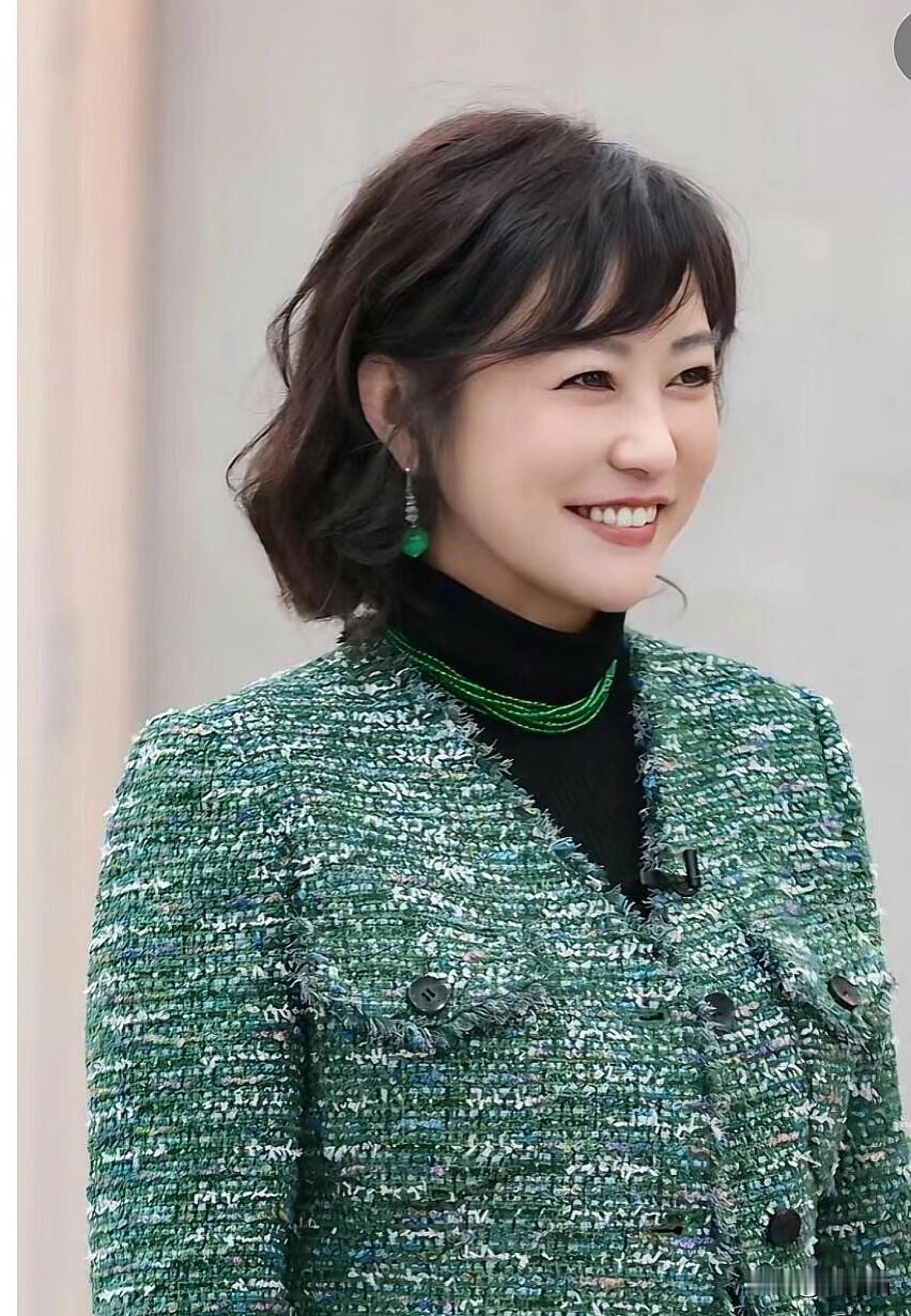 郝蕾和邓超分手，
不是所谓“为当女一不分手”，
也不是两人有矛盾关系不好，核心是