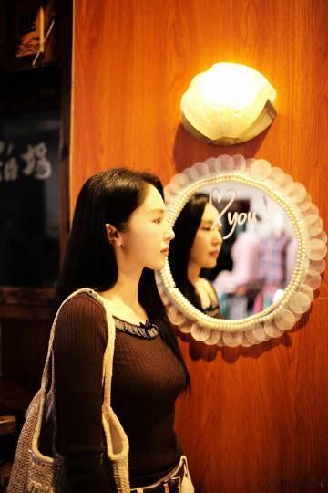 董璇厦门随拍九宫格董璇晒近日碎片照董璇更新厦门随拍九宫格，满满的生活碎片。漫步城