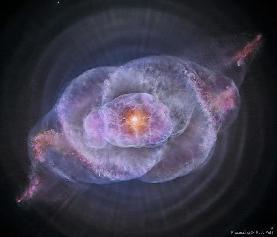 #每天一天文图# 可见光及X射线波段的猫眼星云 ​​​