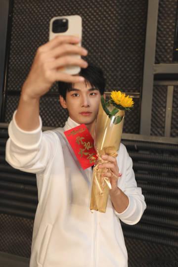 一路灿烂开机 闫妮、任素汐、艾丽娅组成中女演技派阵营，在女性悬疑剧中擦出火花！徐