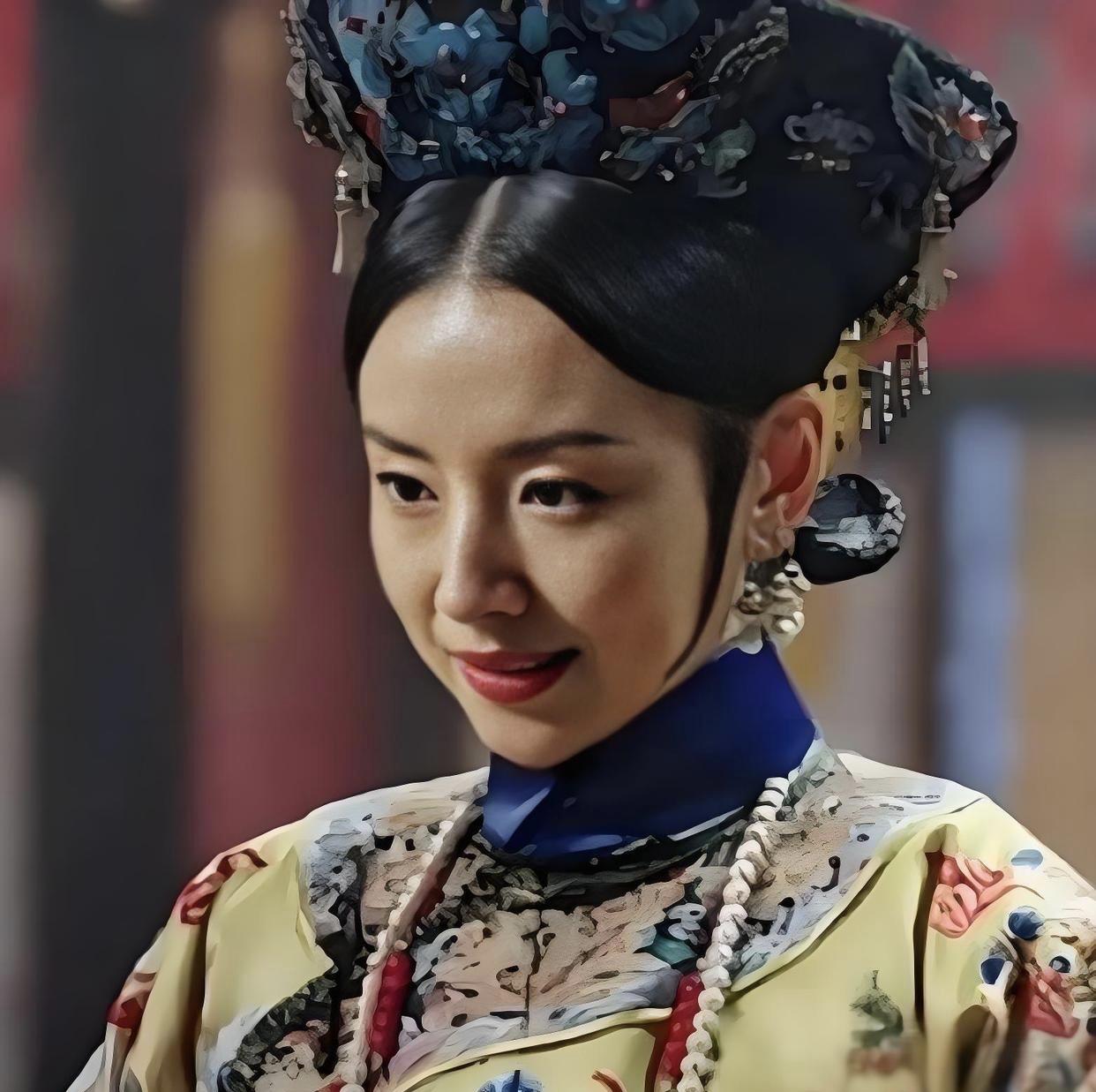 1798年，88岁的乾隆娶了13岁的晋妃

13岁，本该是踢毽子、跳房子的年纪。