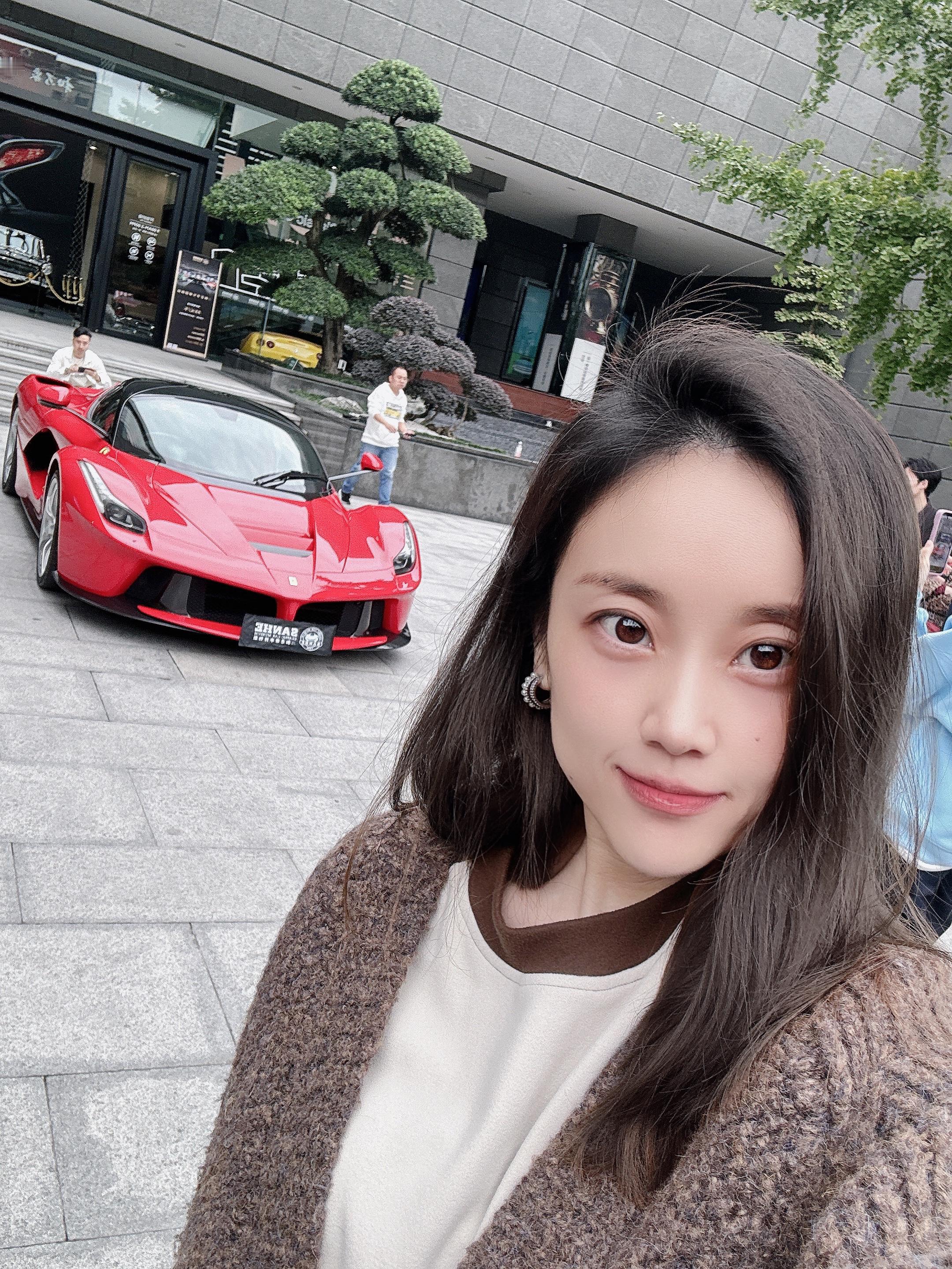 哇，让enzo和laferrari同时落地川A ，也太顶了吧！！除了金钱的力量，