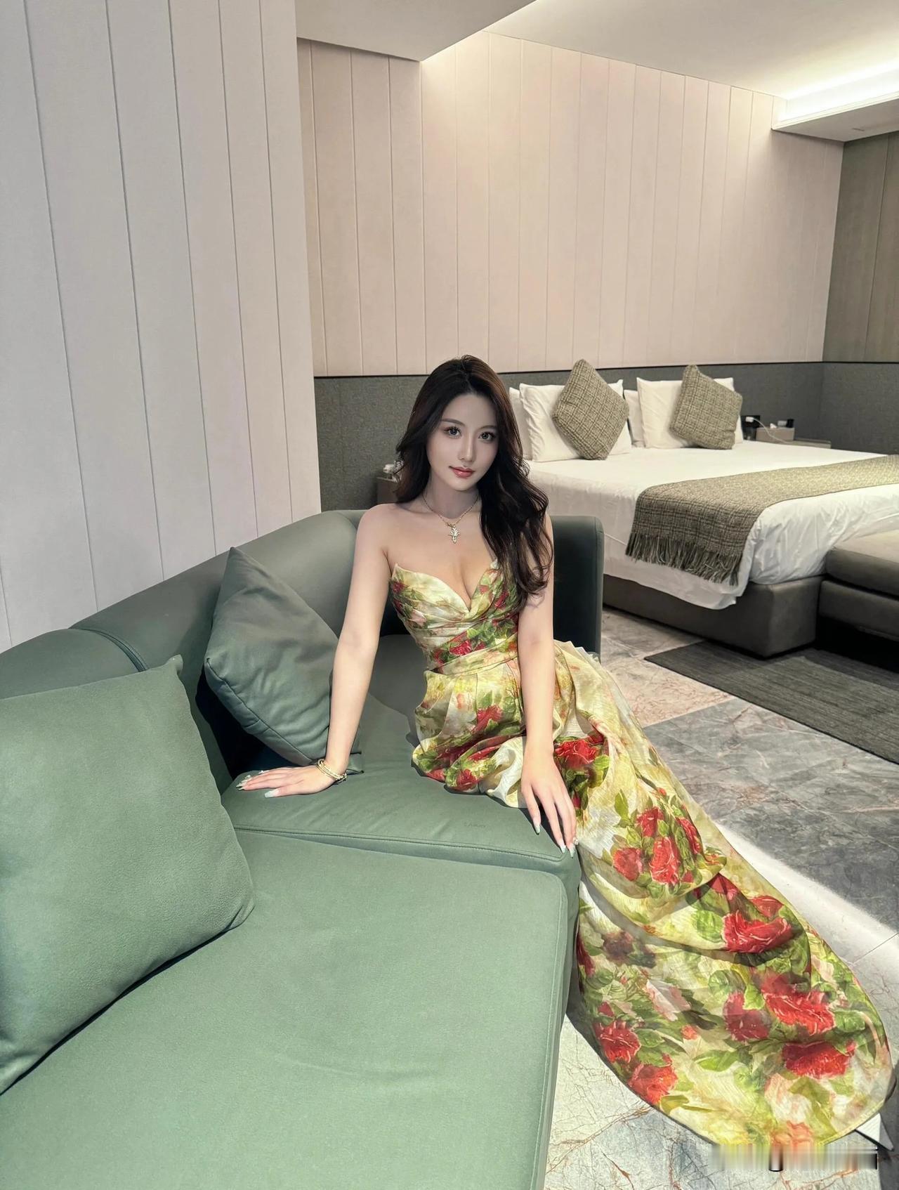 花影摇曳舞，美人翩跹来#分享每日精彩穿搭#