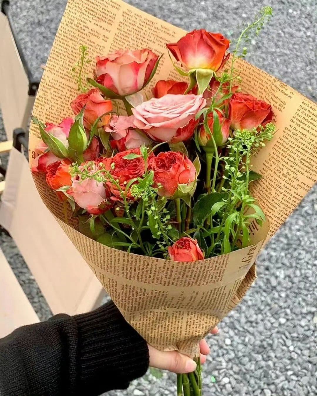✎                 “理想和生活差了十万八千里，我马不停蹄 却又