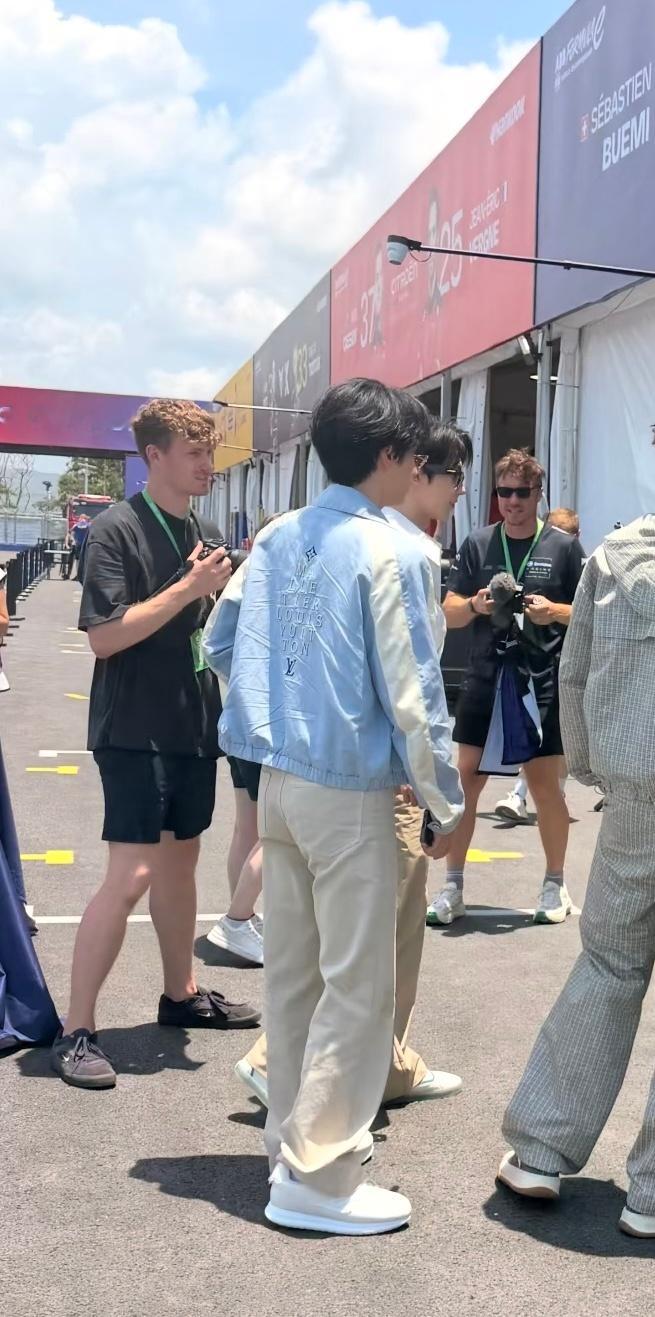 捡到一点今天的浩翔哥哥 严浩翔 FE三亚站官方大使