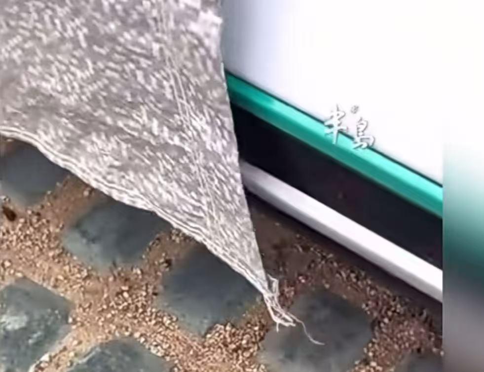 萝卜快跑子公司落地青岛，大量同款车型新车现身当地停车场