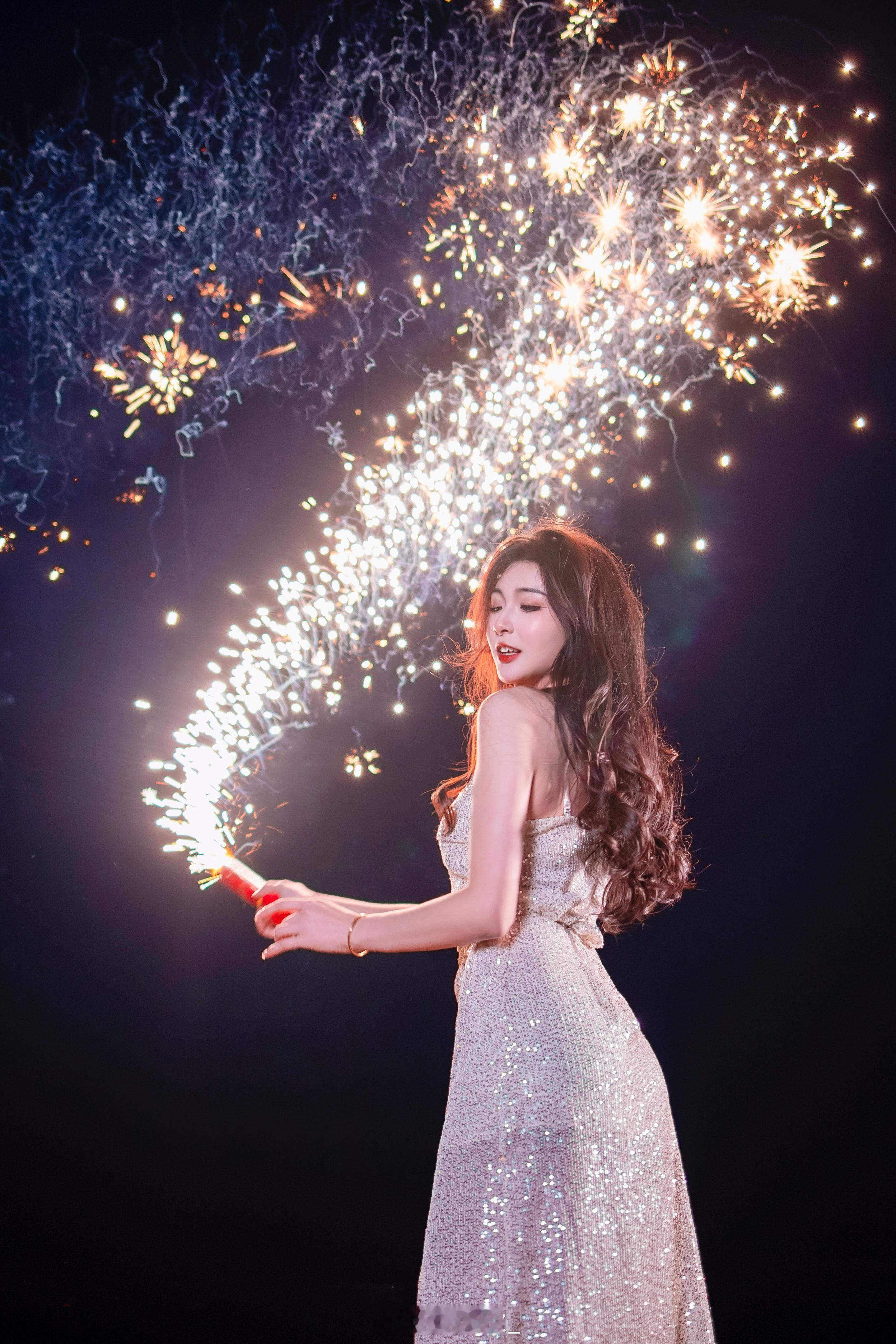 #亿点曝光计划# [浮云]  努力做一个刚刚好的女孩，  心态刚刚好，气质刚刚好