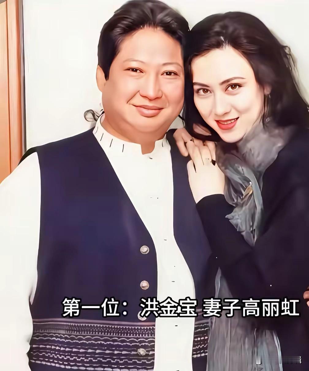 洪金宝和妻子高丽虹同框
李连杰和妻子利智同框
李小龙和妻子琳达同框
甄子丹和妻子