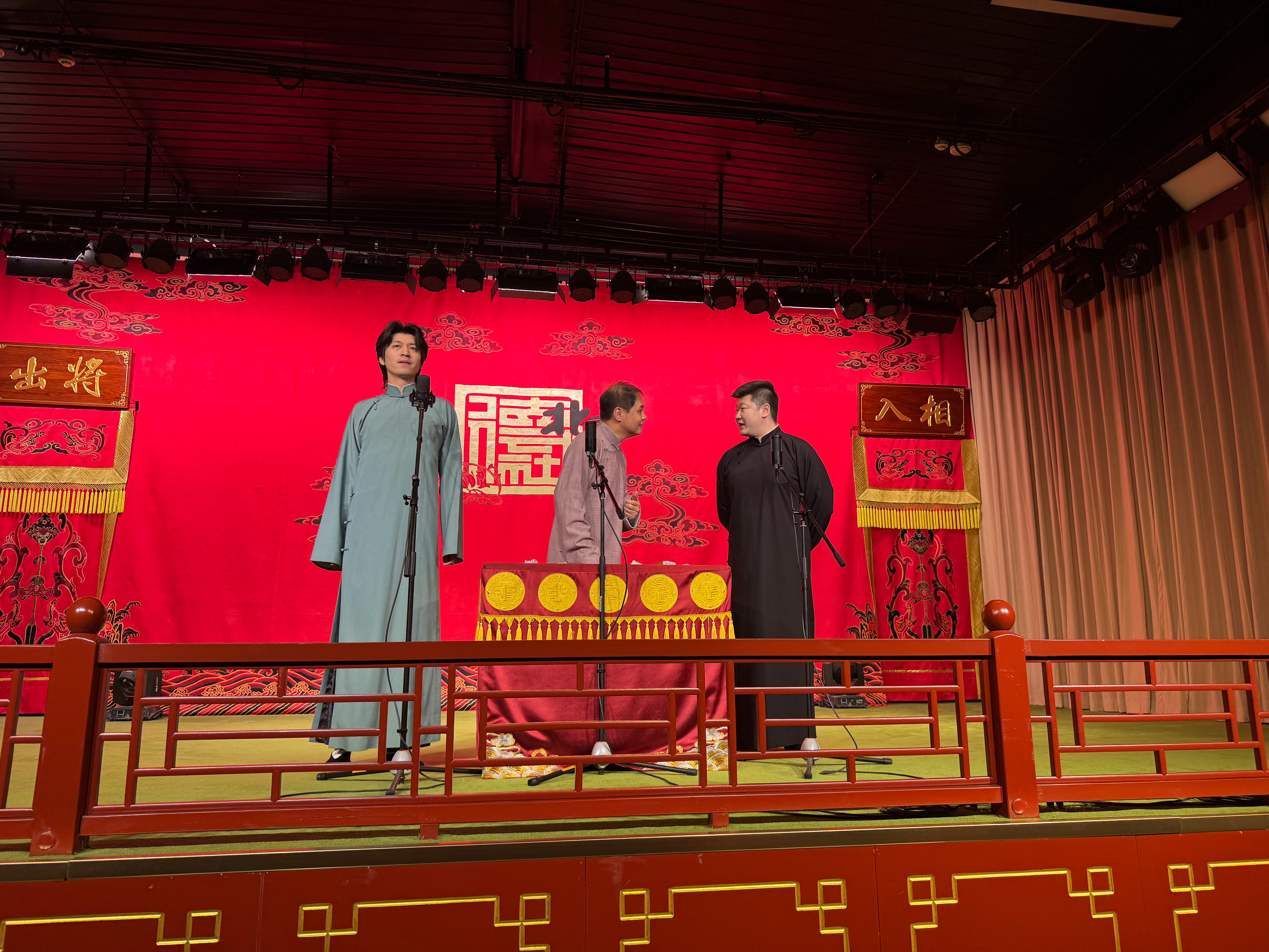 爷孙场又来了上次贝子跪在台上喊“爷爷” 