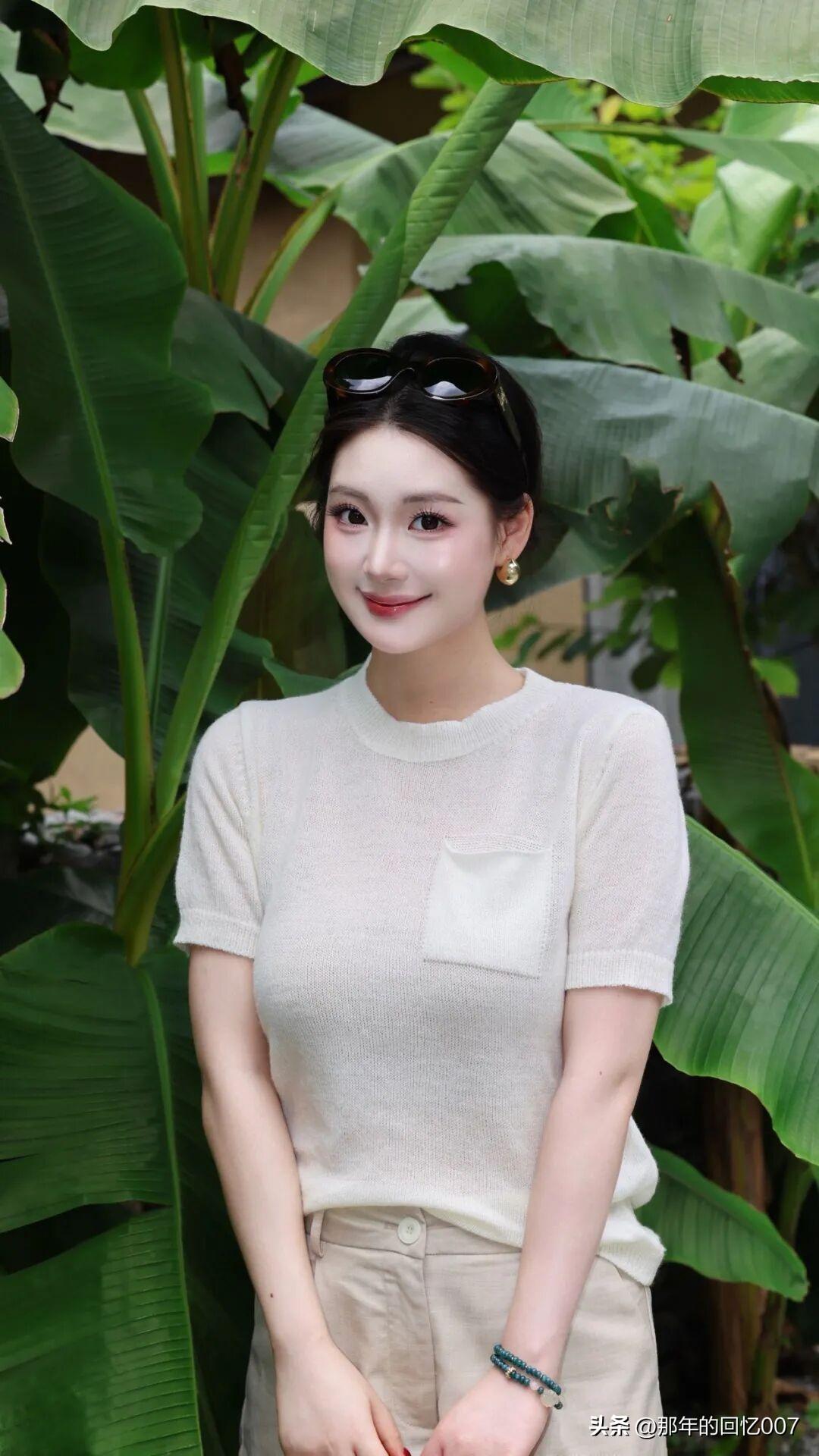 悠闲午后，阳光洒落，与好友共享美好时光🌞👭