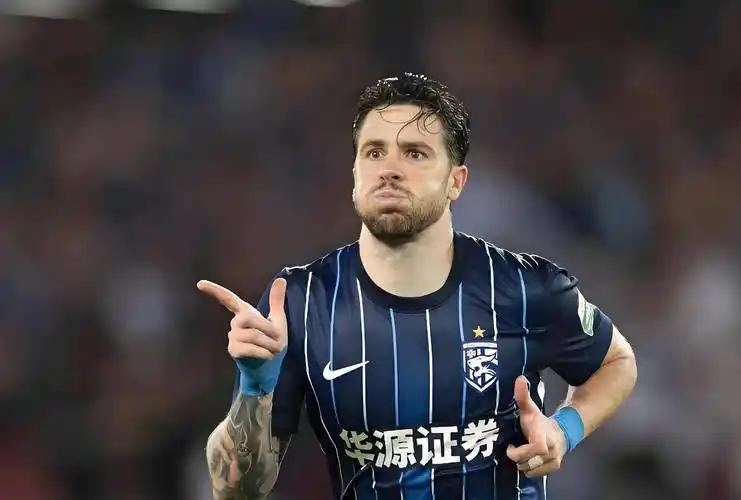 这绍尔今天踢得是真猛啊！我先总结一句，他在中场那次一个人突破，简直是帕托附体，太