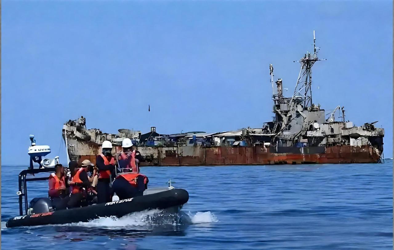 南海海警硬核演训，释放强烈信号
 
南海海警在黄岩岛海域开展强制夺船、强制拖离实