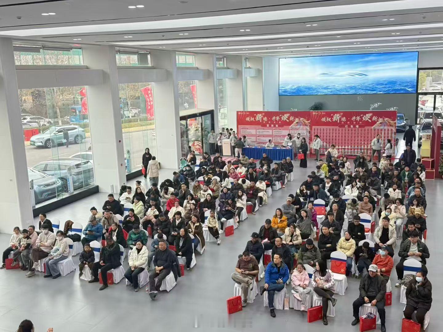 比亚迪的团购会，只缺车不缺人