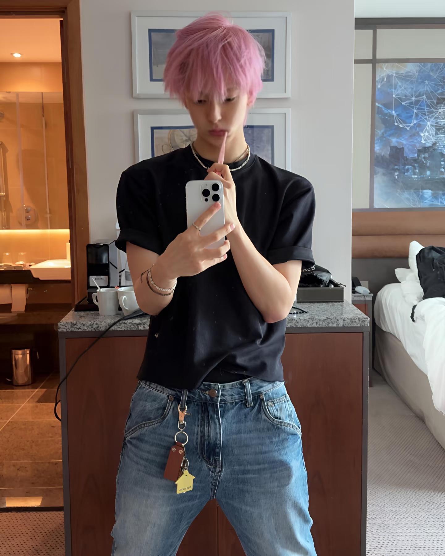 吴弦俊hyunjun 吴弦俊你这么会自拍贵卡预定 ​​​
