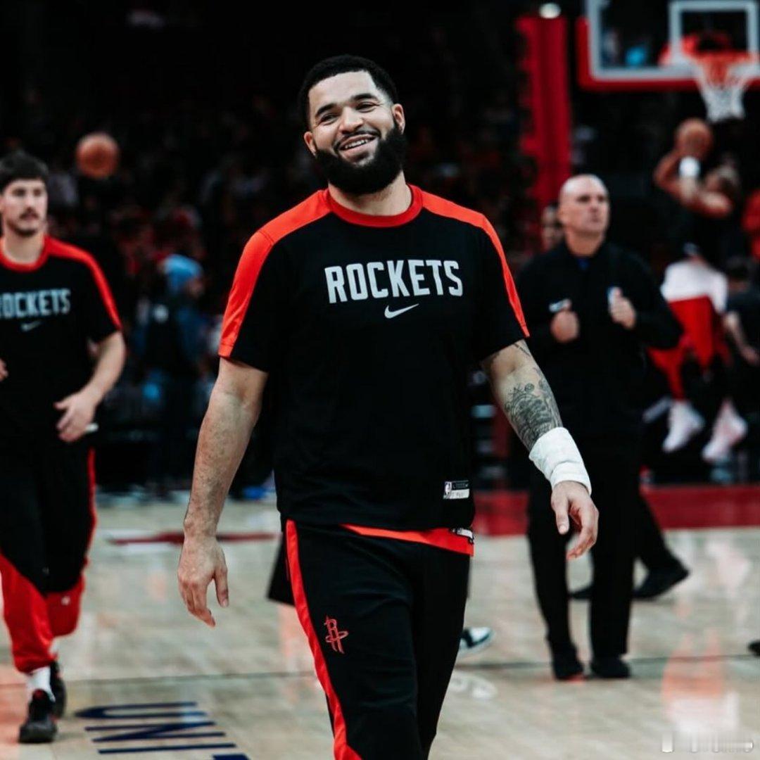 上赛季火箭队的联防战术在限制对手每次进攻得分方面总体效果不错，但若球员轮转不及时